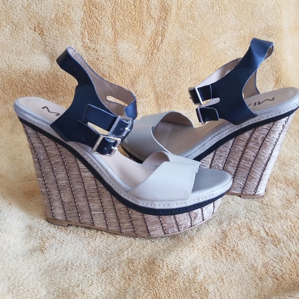MIA wedges size 8